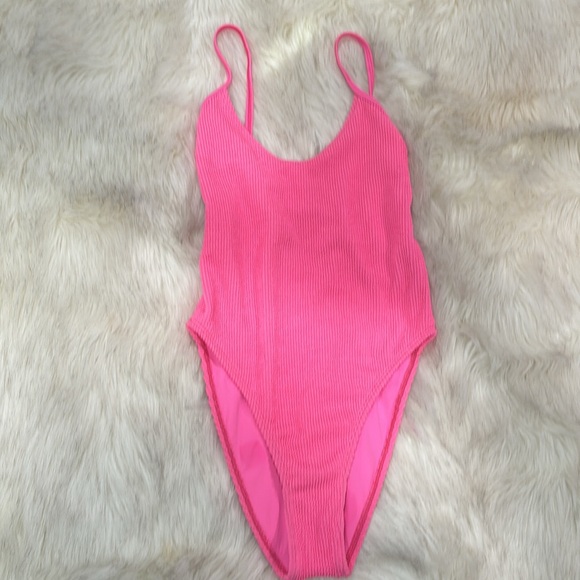 Good American Always Fits One-Piece Swimsuit. - Picture 6 of 6